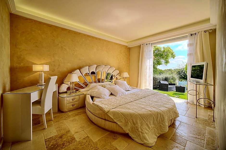 "AU HAVRE DE PAIX" 5 étoiles Prestige jacuzzi, hammam, sauna, PISCINE chauffée Mougins Cannes Grasse
