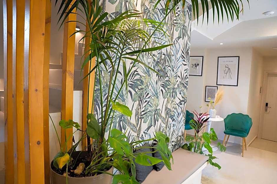 Lunar Hotel Modern Boutique