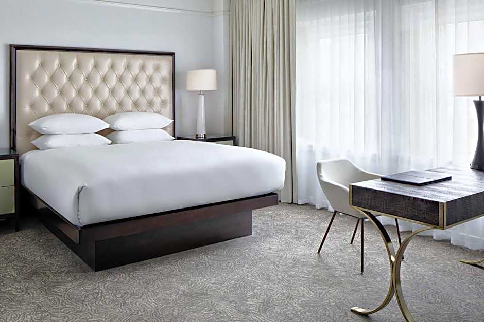 Amway Grand Plaza Hotel, Curio Collection by Hilton