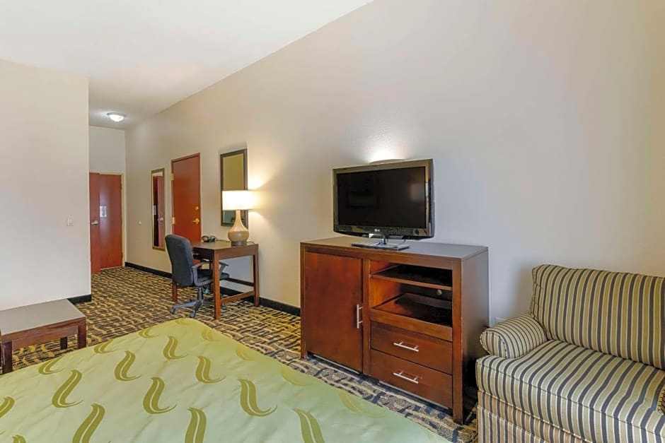 Quality Suites La Grange