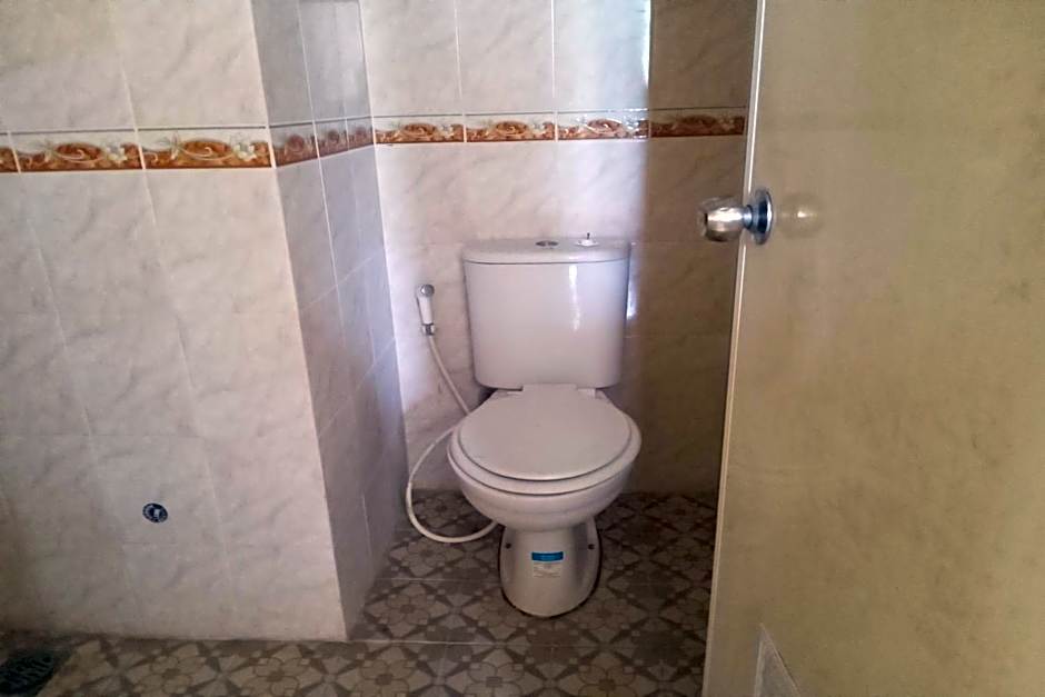 OYO Life 93399 Kos Batulayar