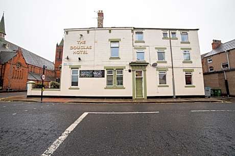 OYO The Douglas Hotel