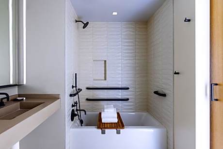 King Room with Accessible Tub - Disability Access