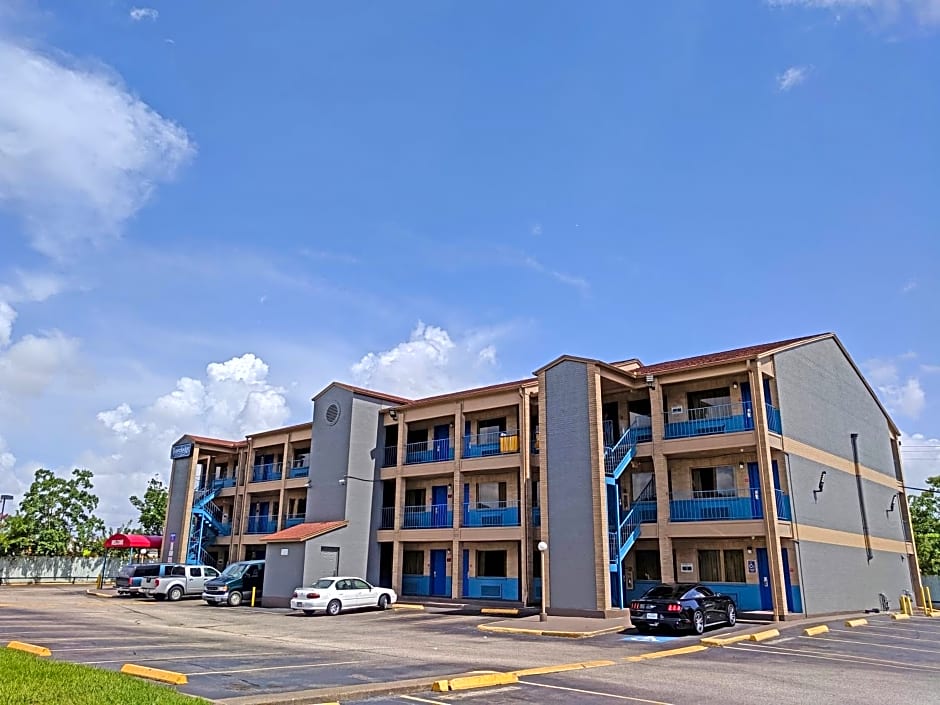 Travelodge by Wyndham Houston Hobby Airport