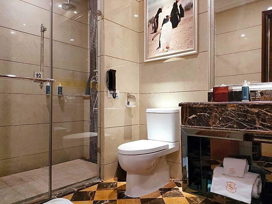 Suqian Shangyang Lake New Century Hotel