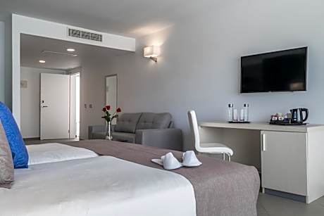 Deluxe Double Room with Side Sea View