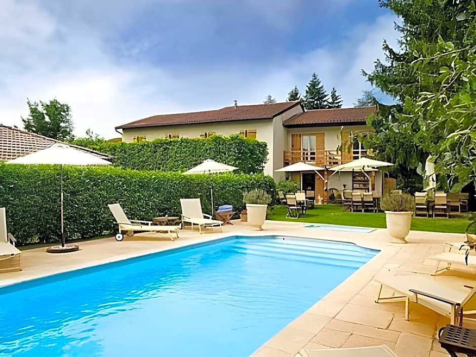 Logis Hotel Le Petit Casset