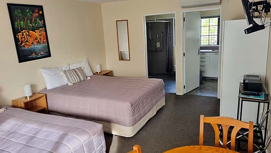 Tudor Lodge Motel