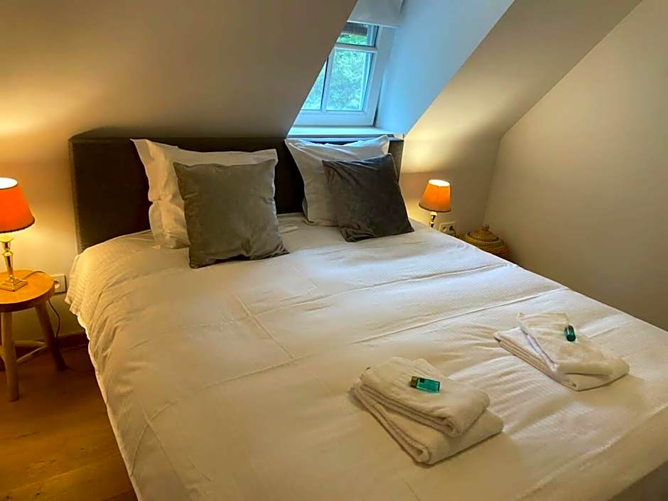 Huswell - Two guest-rooms in stylish villa - free bikes