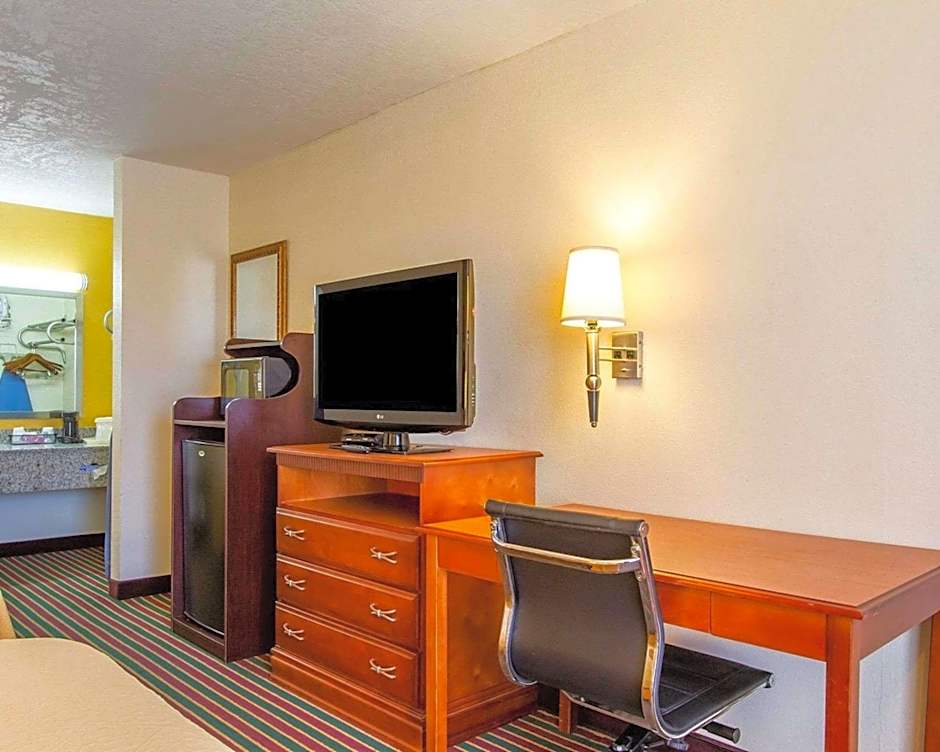 Quality Inn Dyersburg I-155