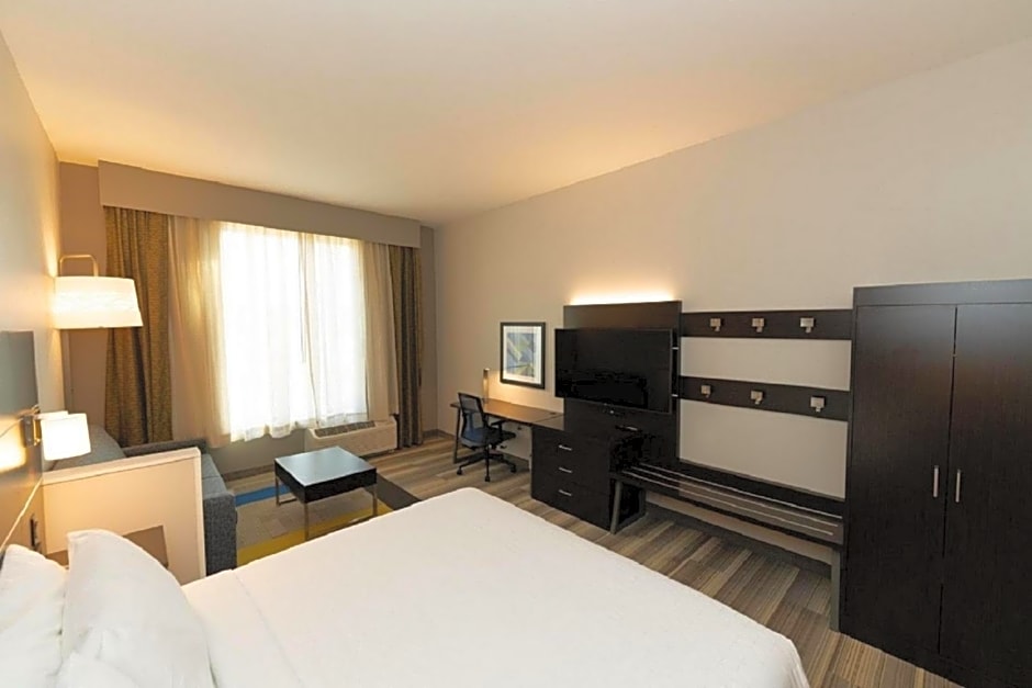 Holiday Inn Express & Suites Franklin - Berry Farms By IHG
