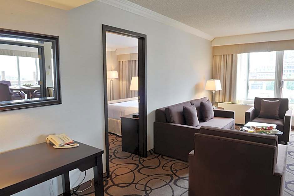 Holiday Inn Montreal Centre Ville Downtown By IHG