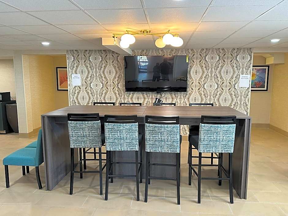 La Quinta Inn & Suites by Wyndham Albuquerque Airport