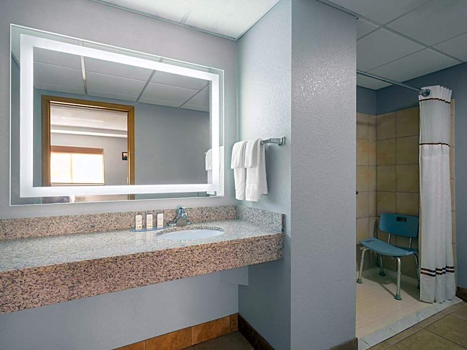 AmericInn by Wyndham Woodstock IL
