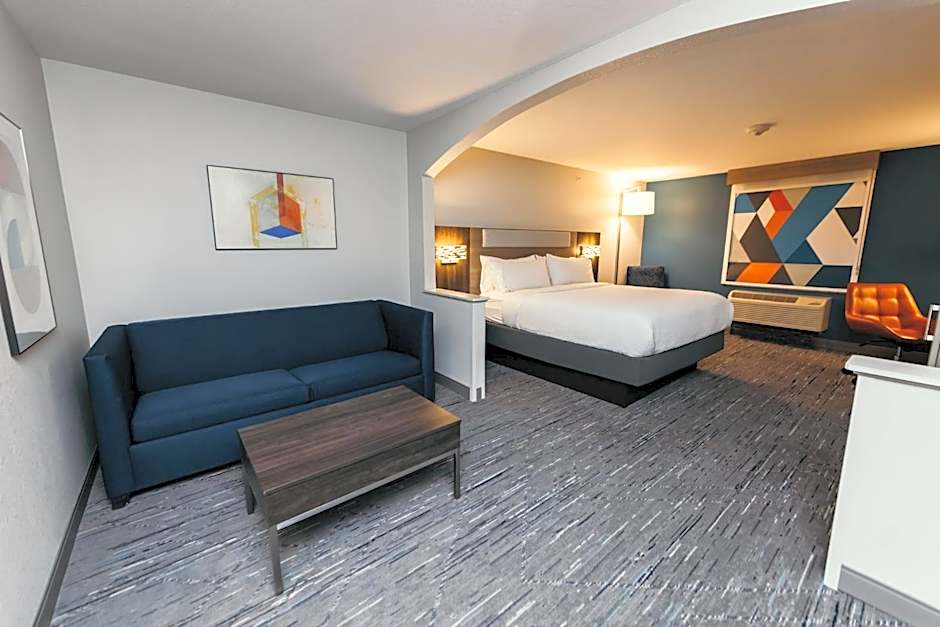 Holiday Inn Express and Suites Urbandale Des Moines By IHG