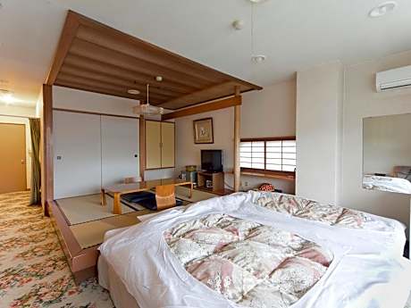 Room with Tatami Area and Lake View