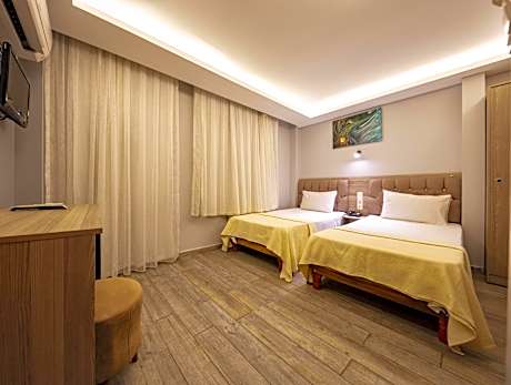 2 Double Beds Standard Non-Smoking