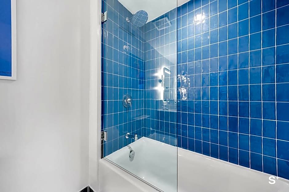 Modern Downtown 1BR with Amazing City Views