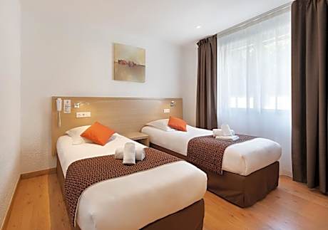 Economy Twin Room - Street Level