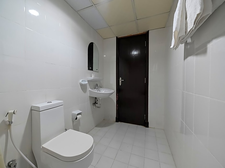 OYO 117 Majestic Hotel