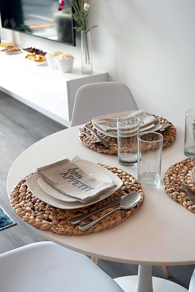 Luxury Furnished Apartments by Hyatus Downtown at Yale