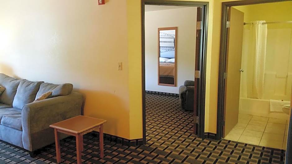 Super 8 by Wyndham Wheeling