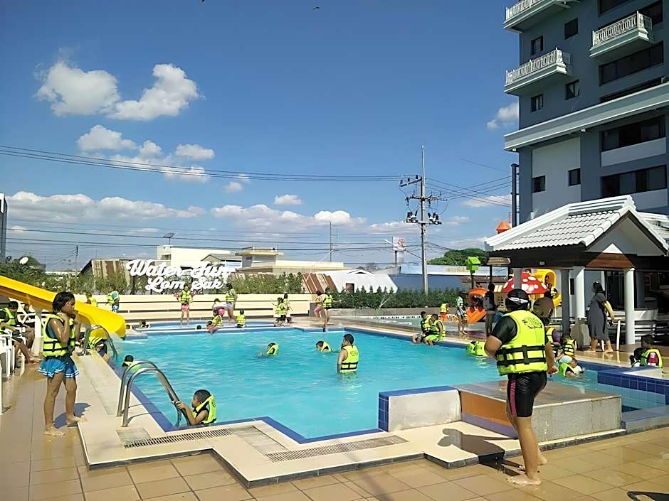 Lom Sak Nattirat Hotel