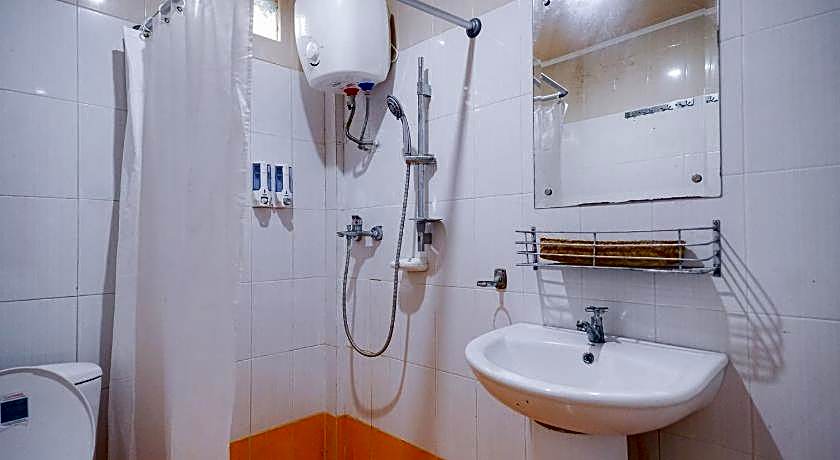 RedDoorz Plus @ Jalan FL Lumban Tobing Sibolga