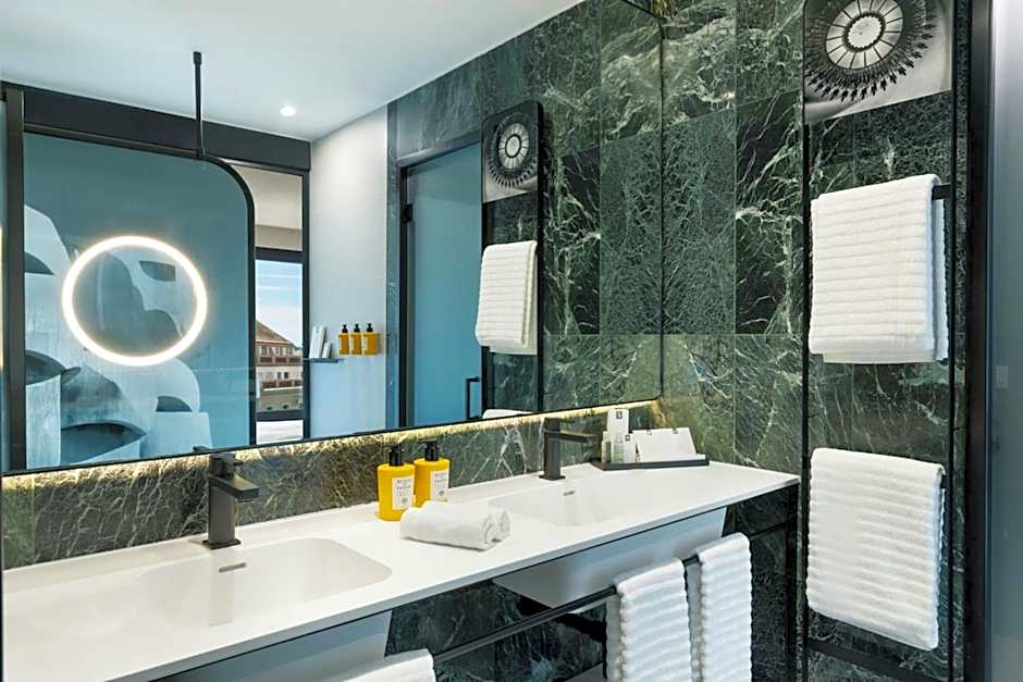 Renaissance by Marriott Barcelona Hotel