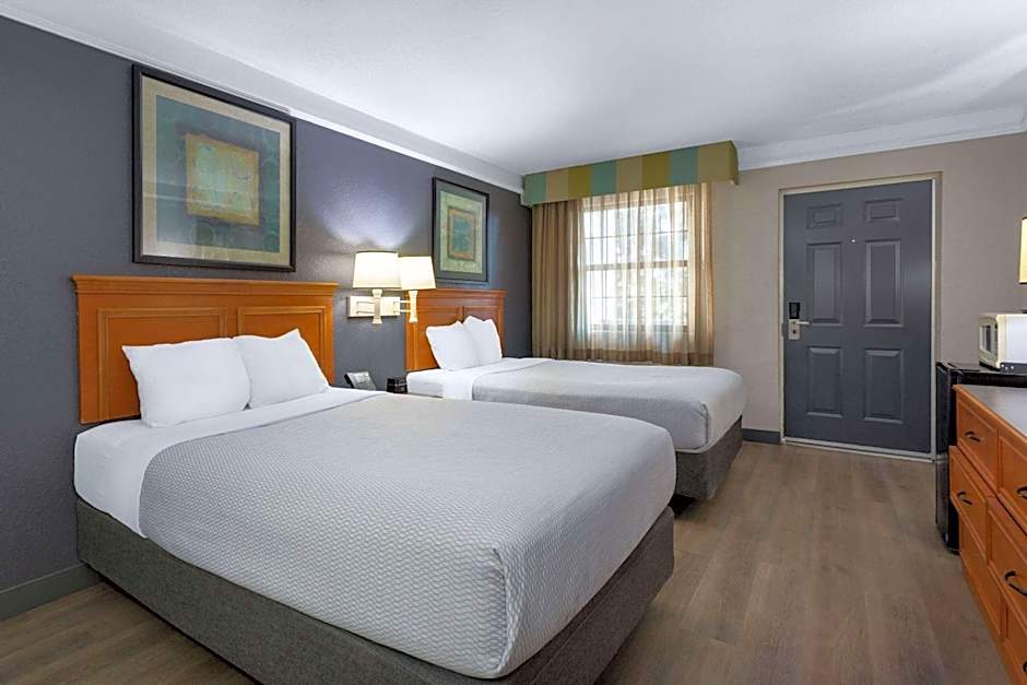 La Quinta Inn & Suites by Wyndham Pensacola