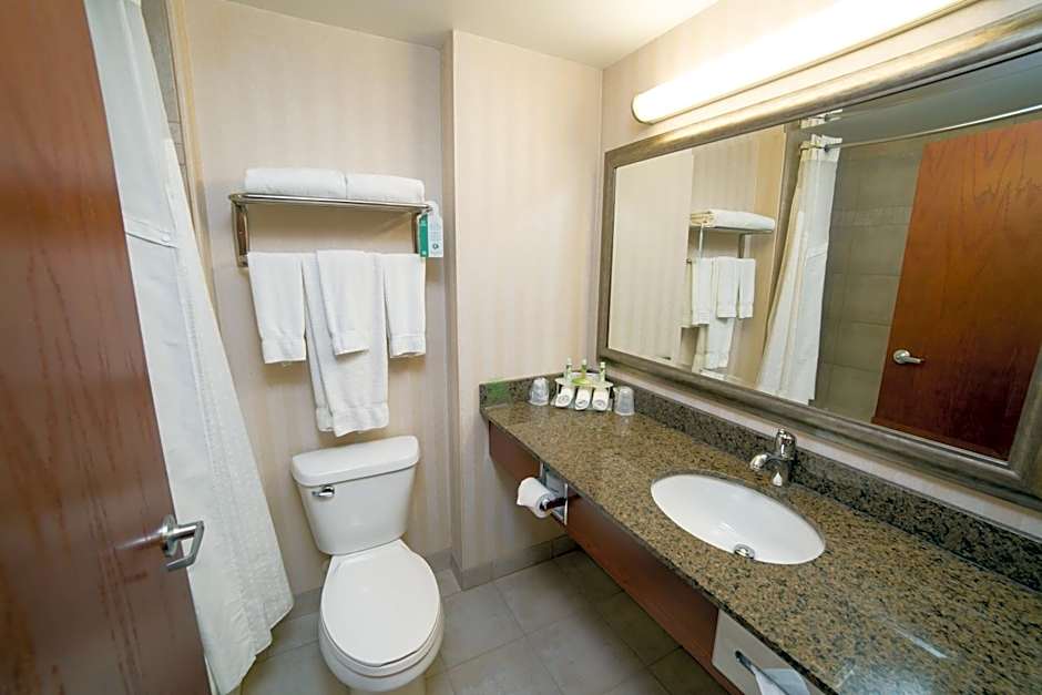 Holiday Inn Express & Suites Drayton Valley By IHG