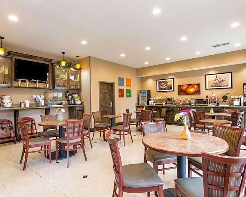 Comfort Inn & Suites