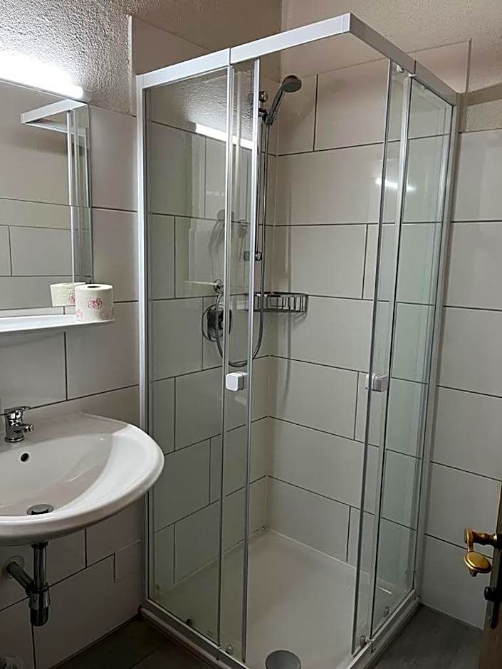 Pension Steiner, 6143 Matrei am Brenner!!Check-in between 15 - 21 o'clock!! No breakfast