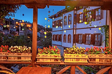Cesmeli Konak Garden