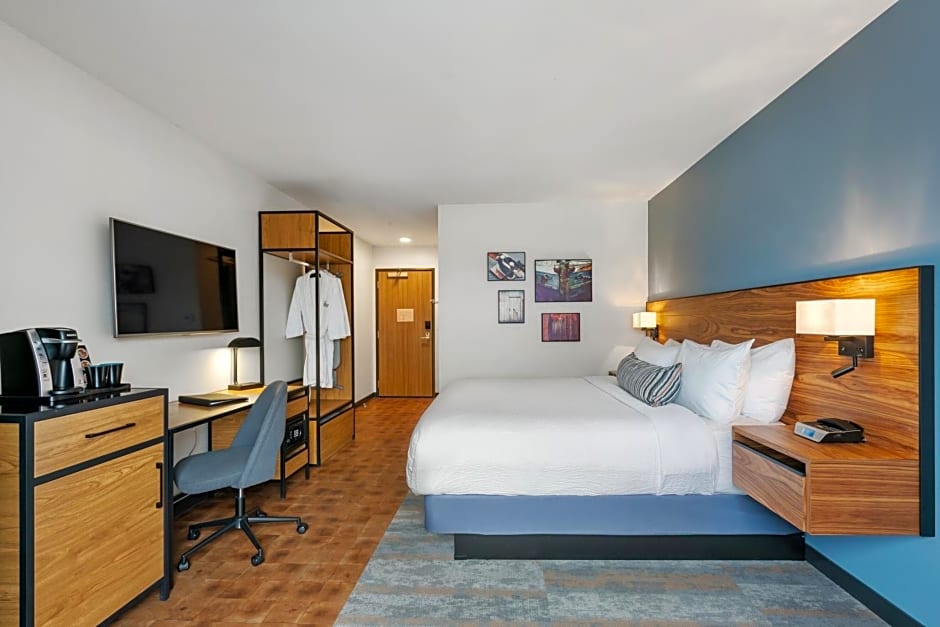Hotel Indigo Seattle Everett Waterfront Place, an IHG Hotel