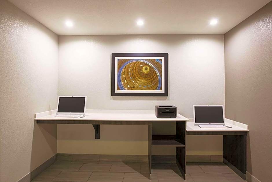 La Quinta Inn & Suites by Wyndham Mansfield