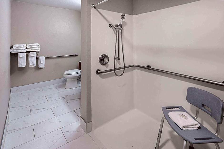 Days Inn & Suites by Wyndham Greeley