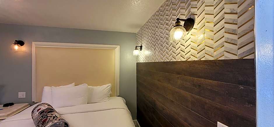 Dragonfly Inn & Suites