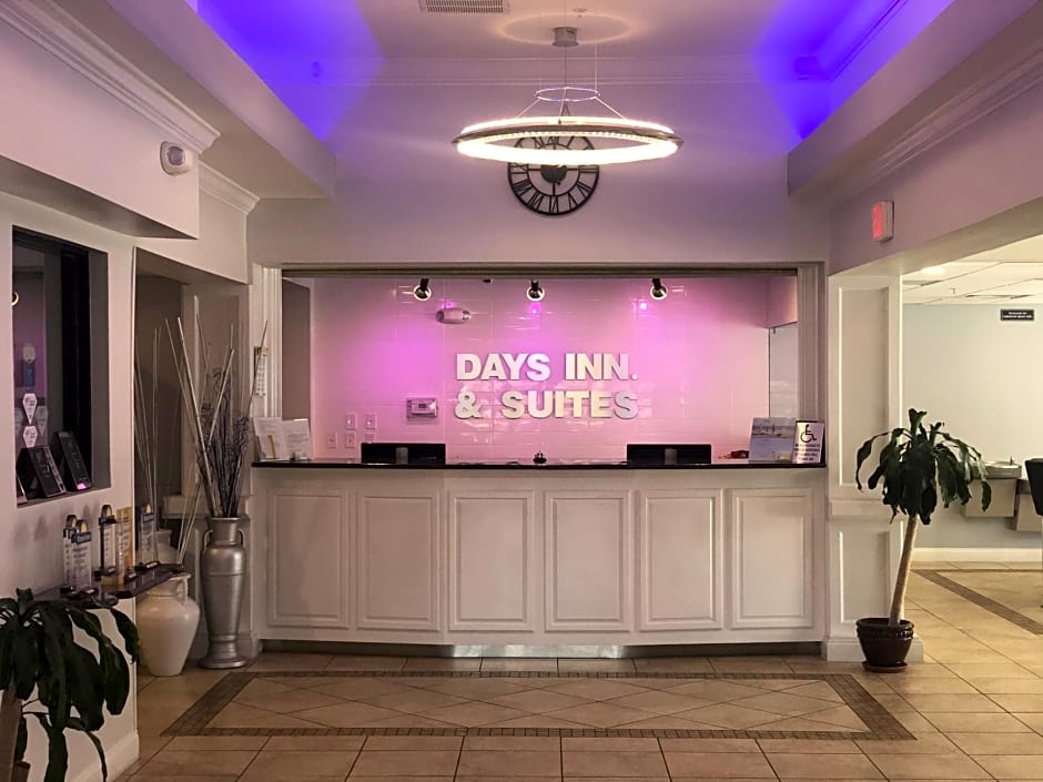 Days Inn & Suites by Wyndham Lakeland