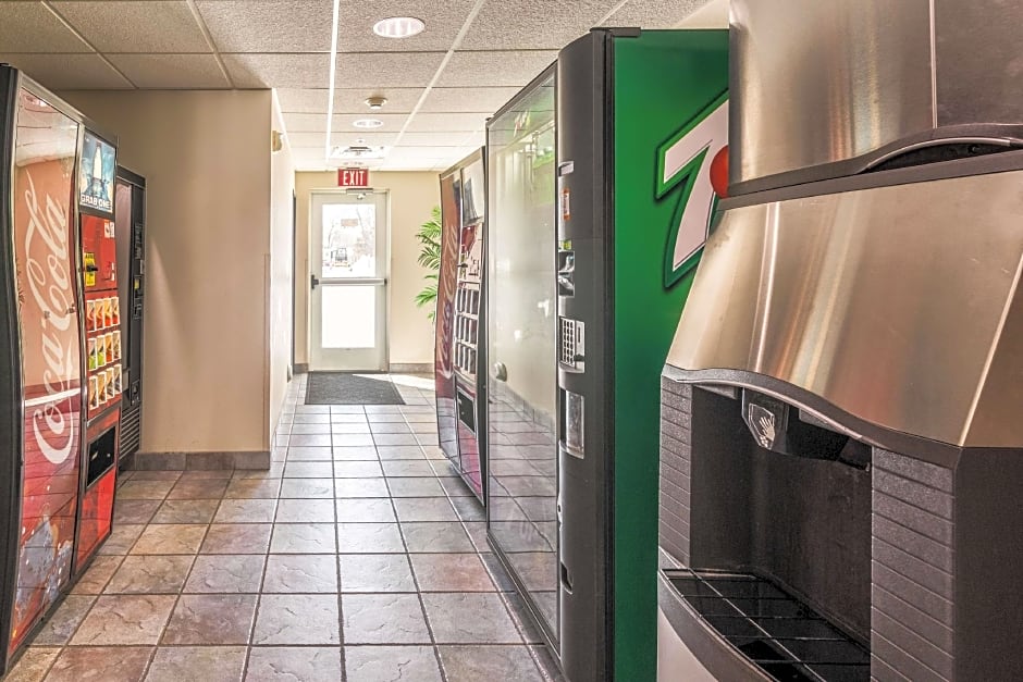 Econo Lodge Hot Springs South