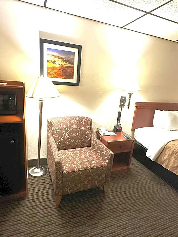 Sunflower Inn & Suites