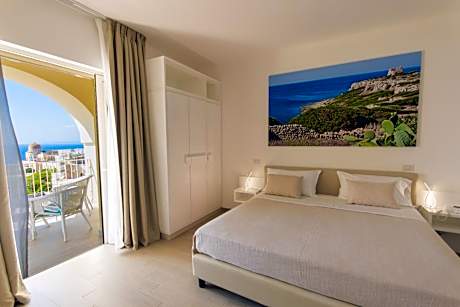 Triple Room with Sea View