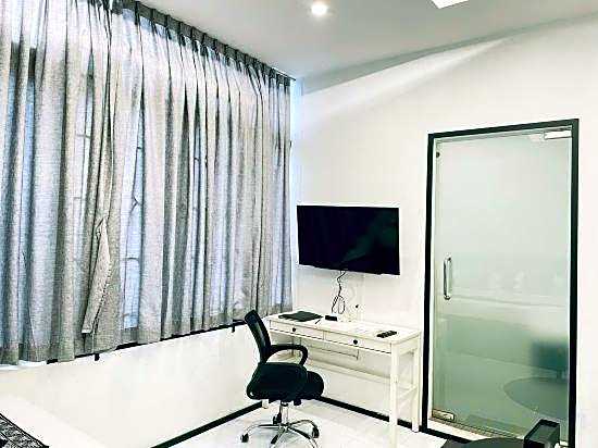 YAMA HOTEL & ROOFTOP BAR