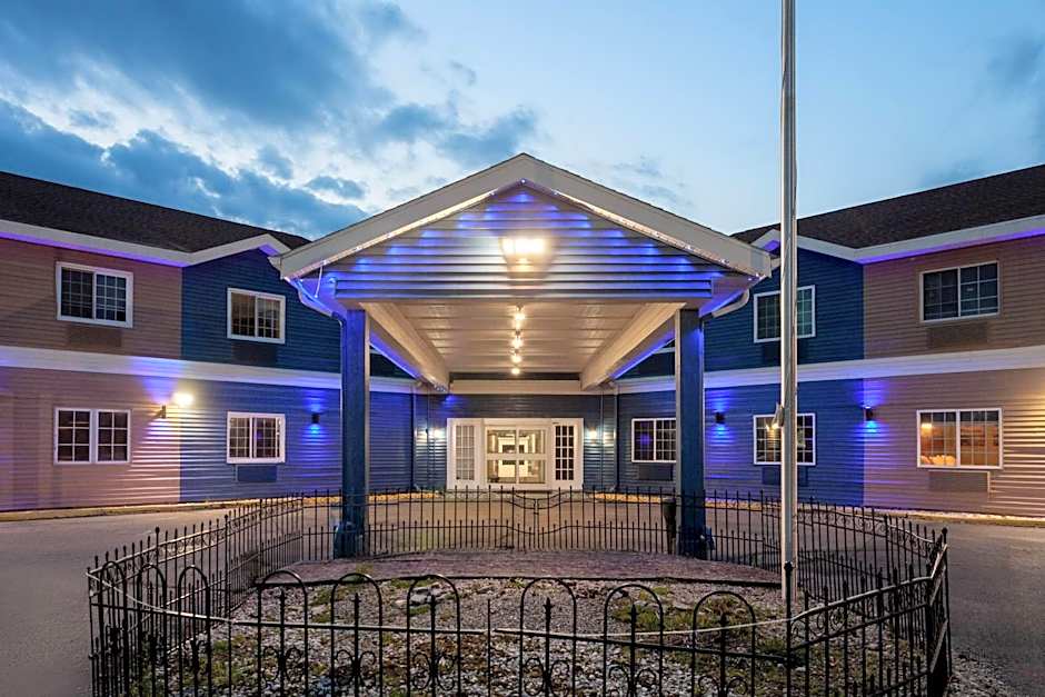 AmericInn by Wyndham Lake Mills