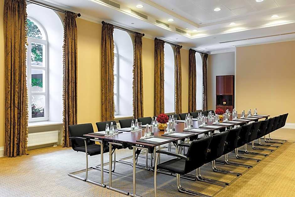 Grand Hotel Vilnius, Curio Collection by Hilton