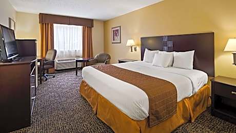 King Room with Roll-In Shower - Mobility Access