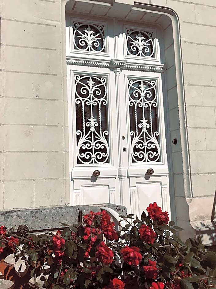 LA MAISON LEONARD