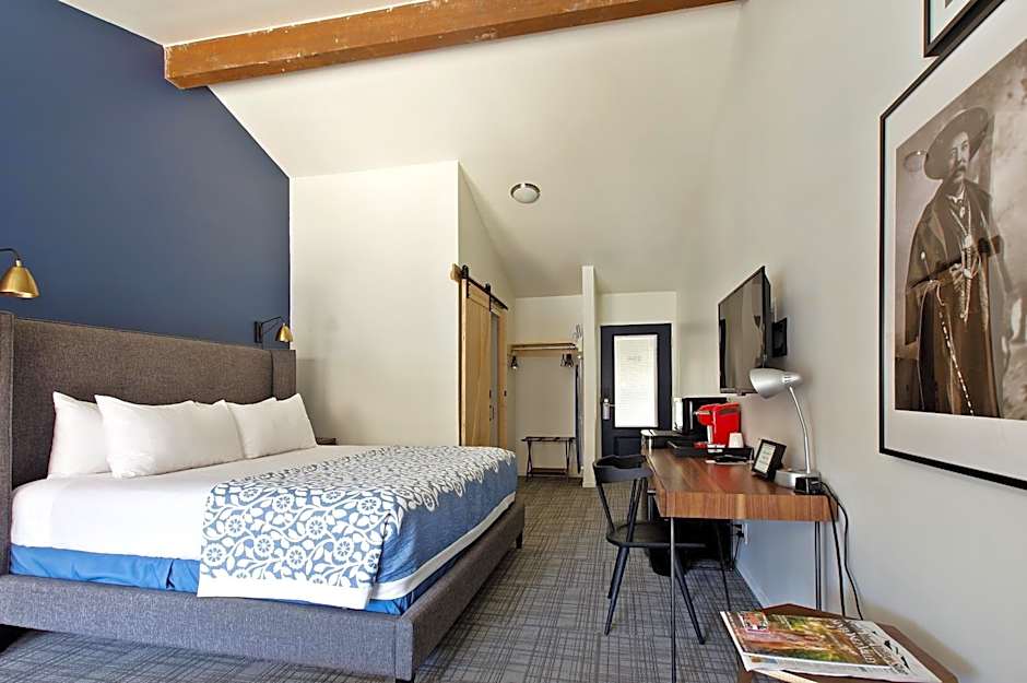 Photo 1 of 8 of Courtyard 1 King Bed