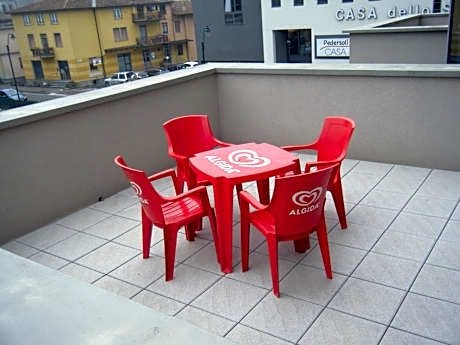 One-Bedroom Apartment with Terrace