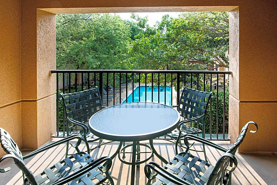 Photo 1 of 3 of 1 King Bed with Sofabed, Balcony